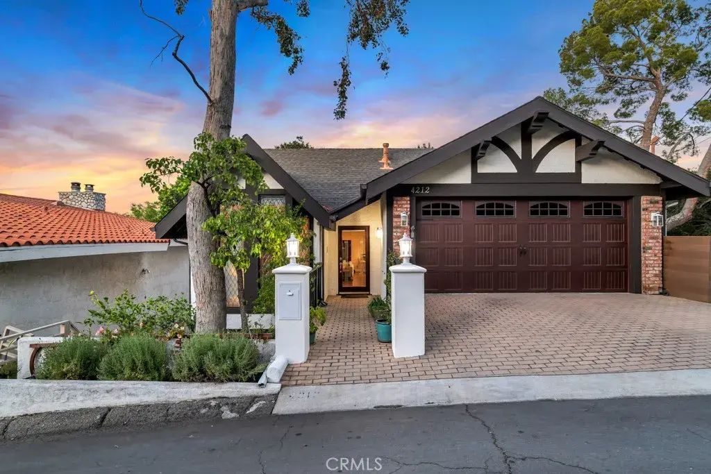 4212 Alhama, Woodland Hills