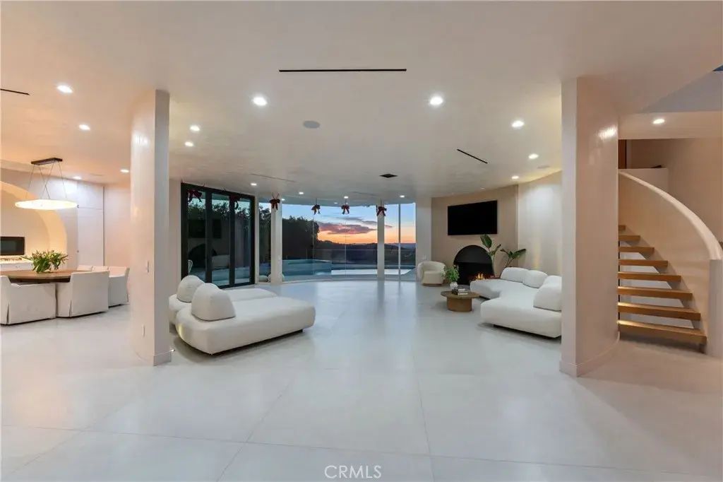 8045 Mulholland Drive, Los Angeles