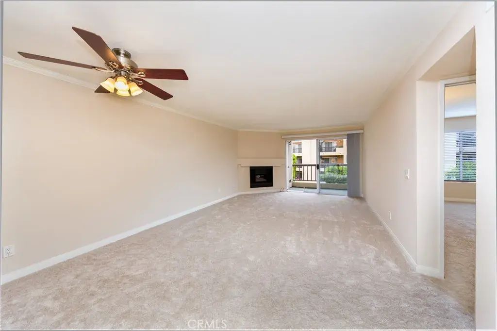 5540 Owensmouth Avenue 205, Woodland Hills
