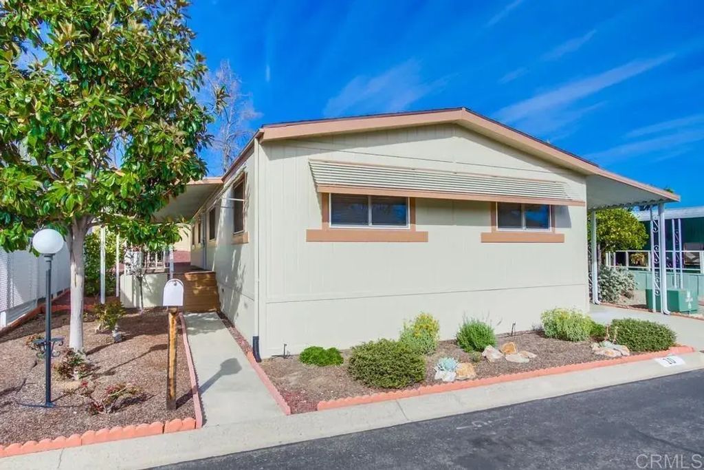 525 W El Norte Parkway 10, Escondido