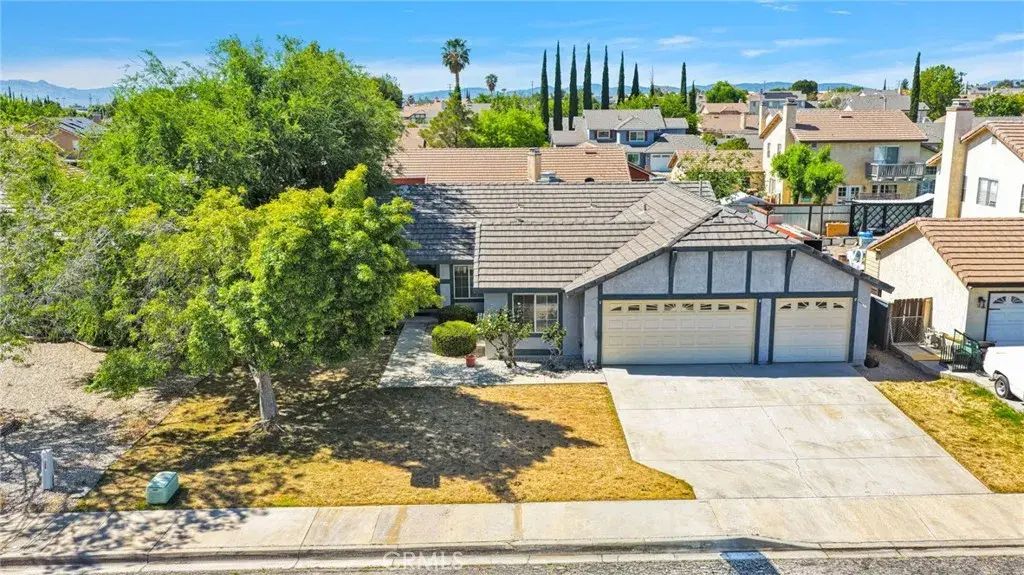 14621 Owens River, Victorville