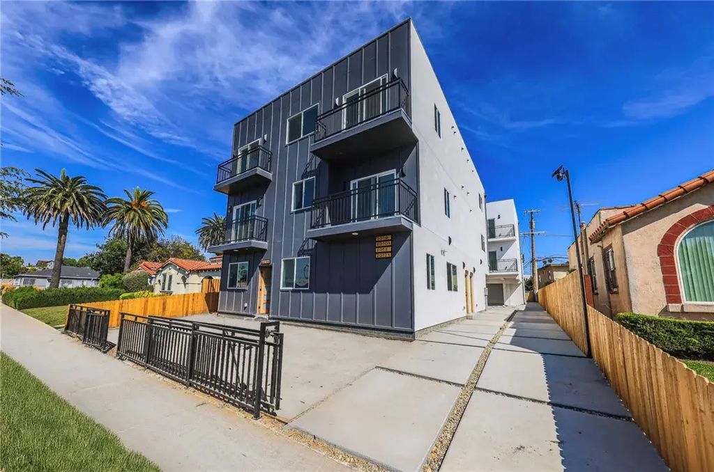 2012 Dunsmuir Avenue B, Los Angeles