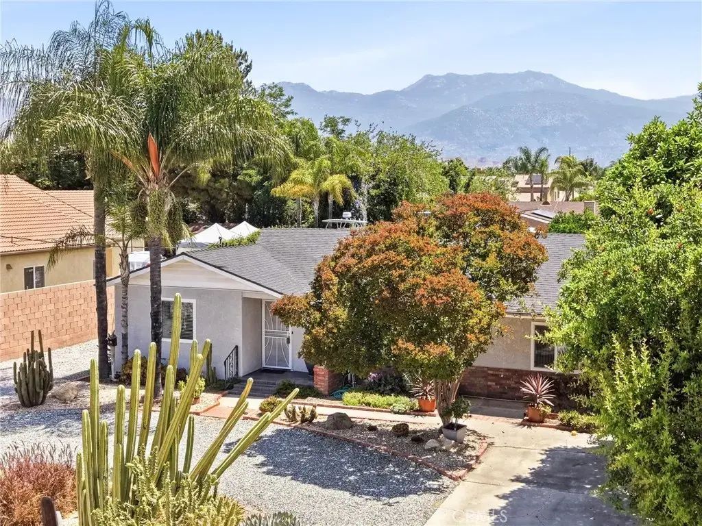 590 N Hemet Street, Hemet