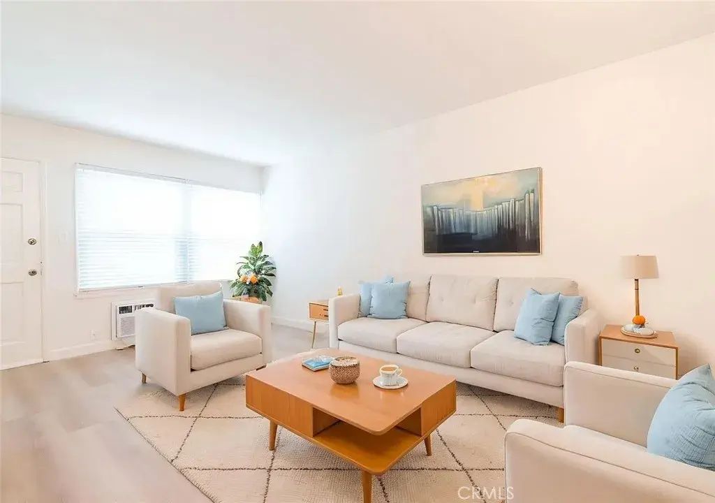 4222 Ventura Canyon, Sherman Oaks
