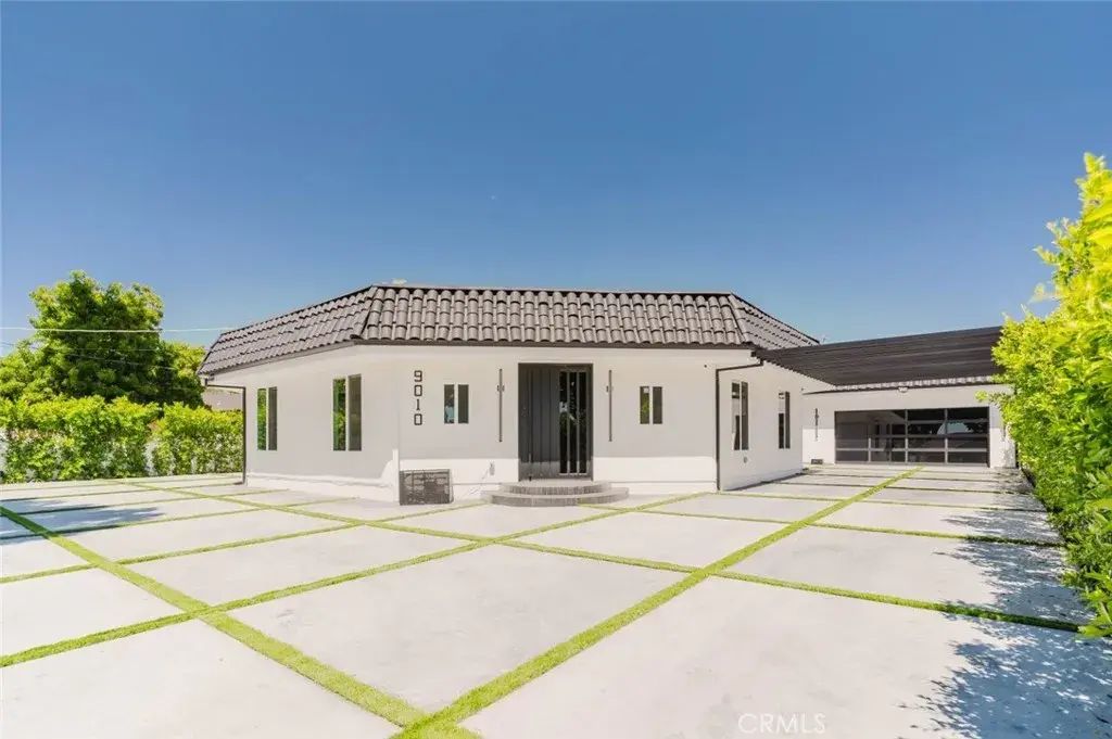 9010 Dempsey Avenue, North Hills