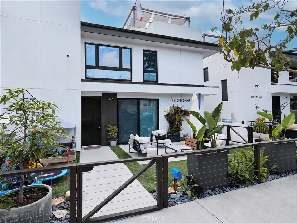 143 Virginia, El Segundo