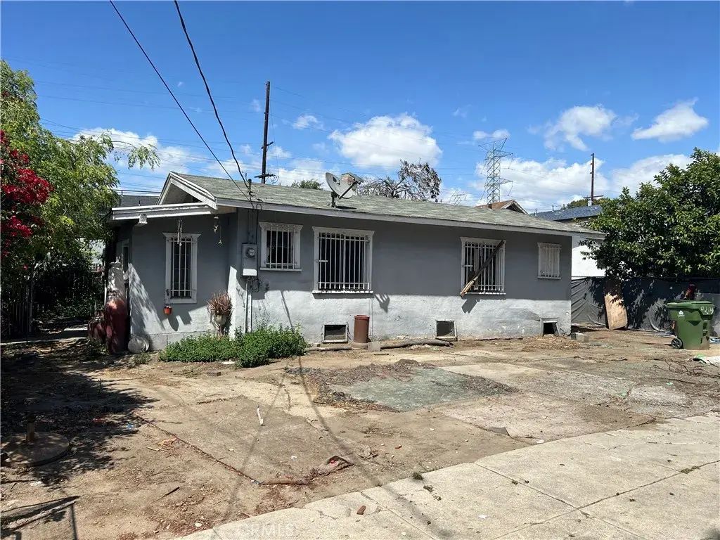 9214 Compton, Los Angeles
