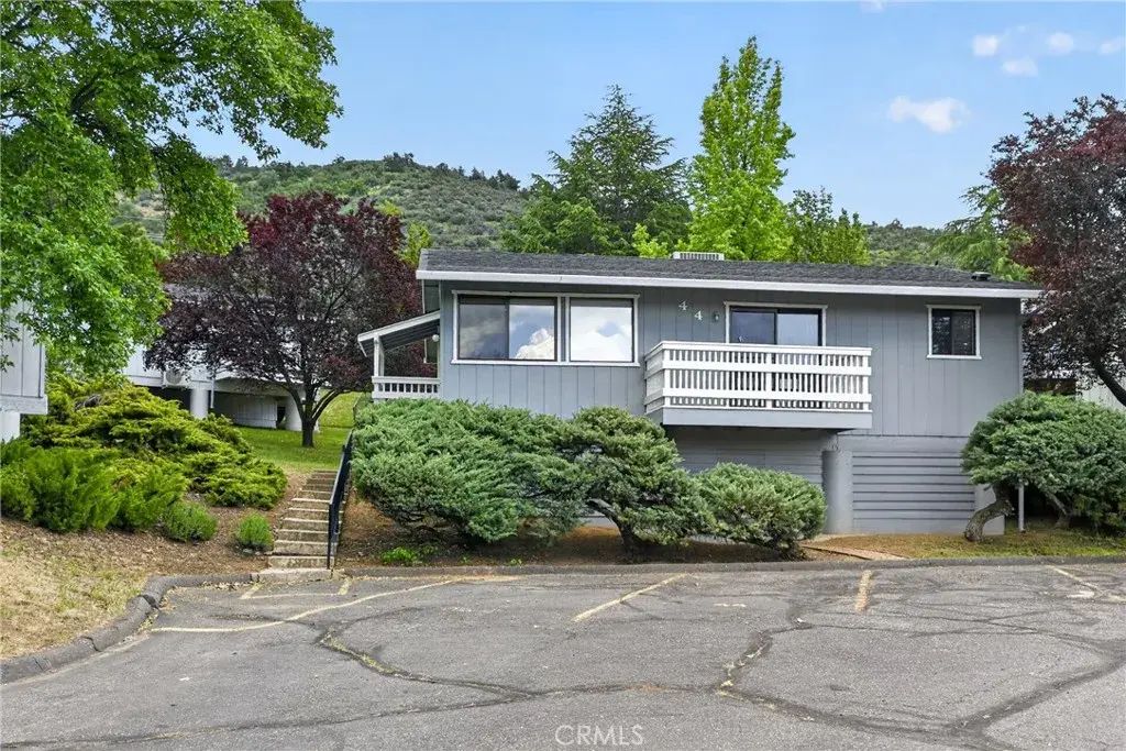 801 Sierra Vista Way Apt 44, Yreka