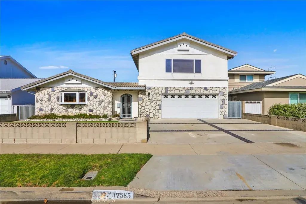 17565 Santa Monica, Fountain Valley