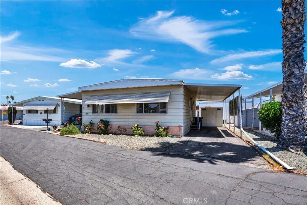 332 N Lyon 68, Hemet