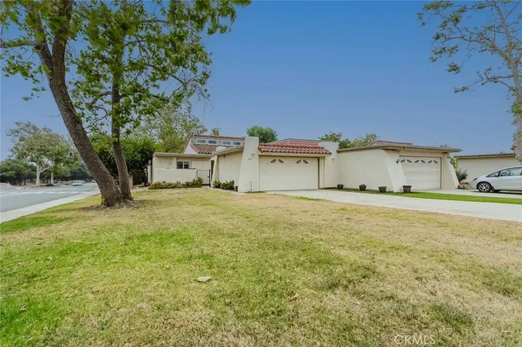 410 Champlain Drive, Claremont