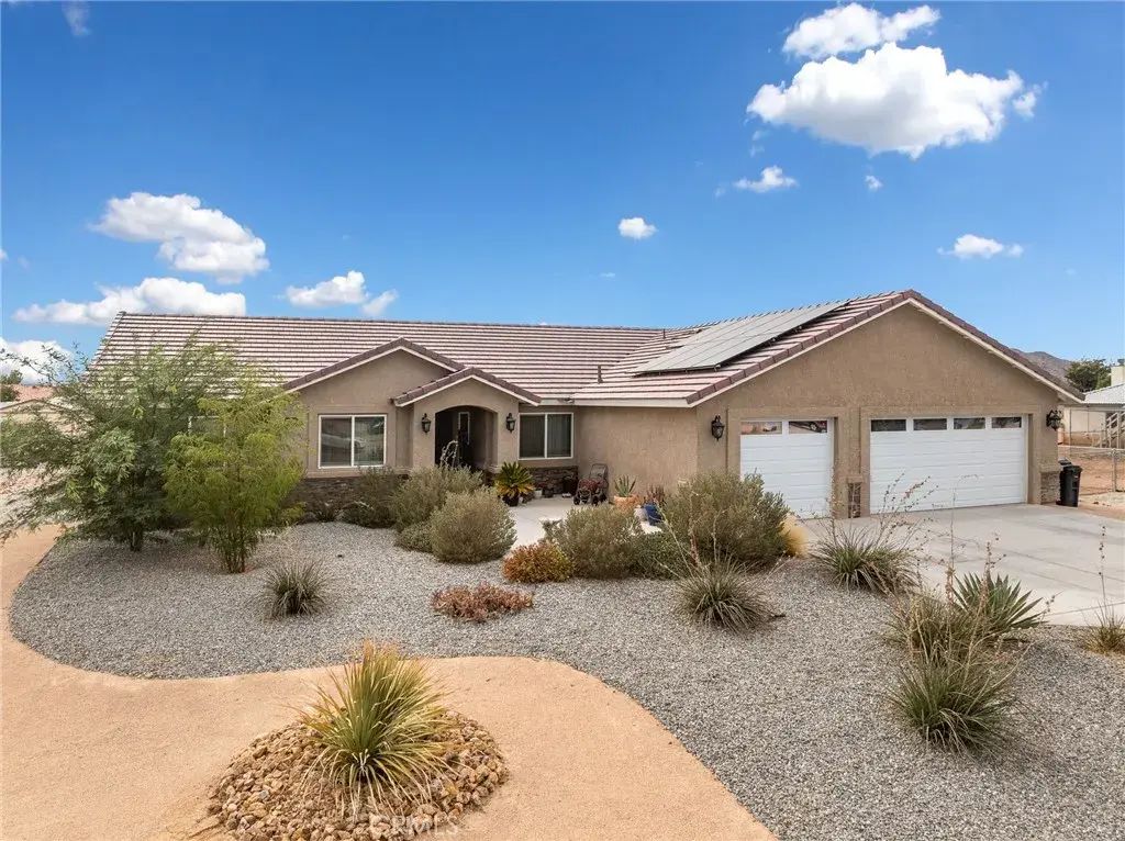 15620 Erie Road, Apple Valley