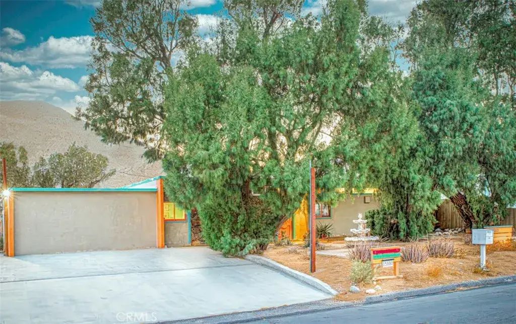 15880 La Vida Drive, Palm Springs