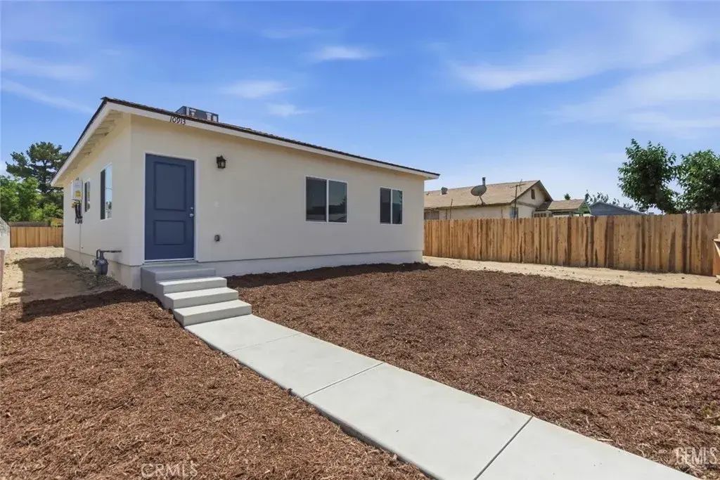 10913 San Fernando Street, Lamont