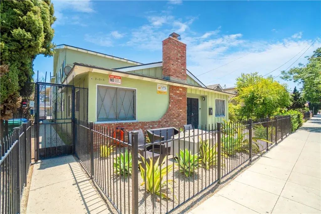 834 Walnut, Long Beach