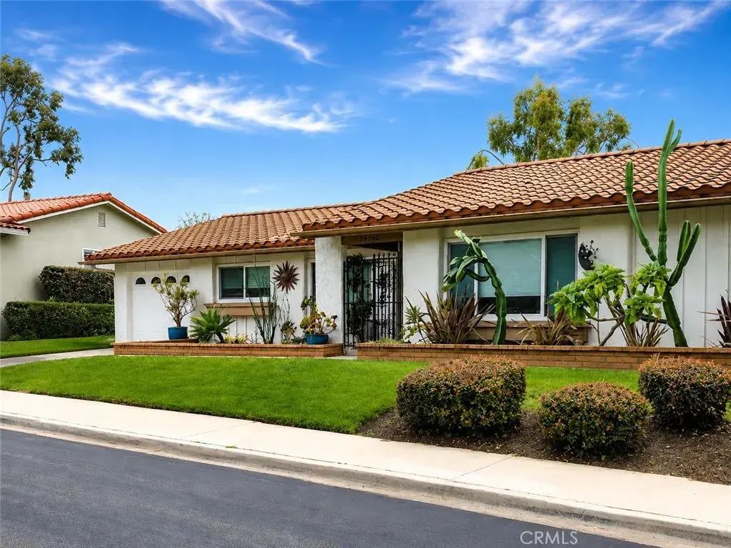28052 Via Chocano, Mission Viejo