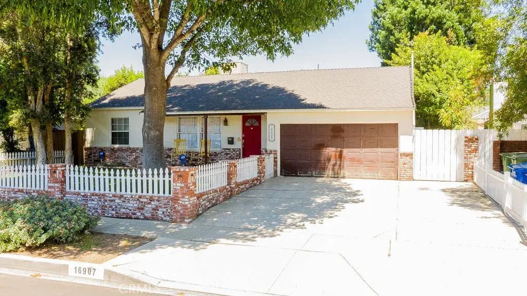 16907 Marlin Place, Lake Balboa