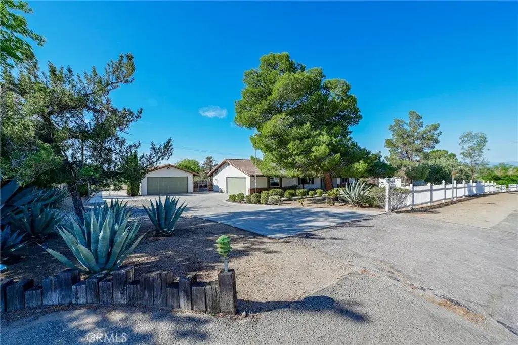 16385 Nosoni Road, Apple Valley
