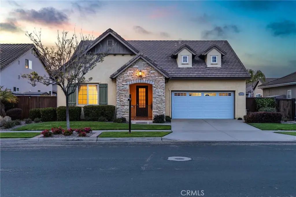 717 Hawkins, Santa Maria