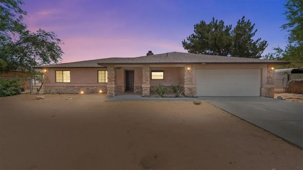 14071 Quinnault Road, Apple Valley
