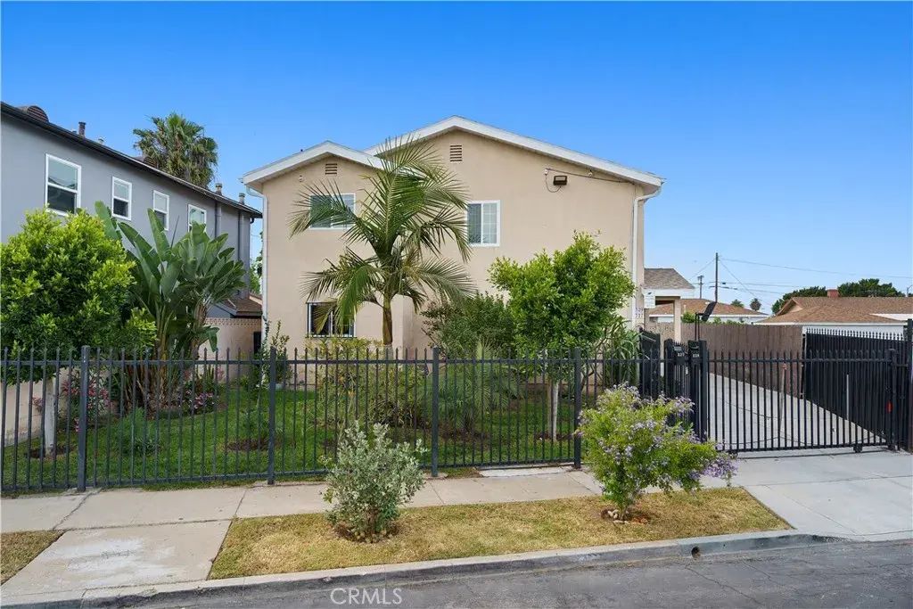 327 E Lanzit, Los Angeles