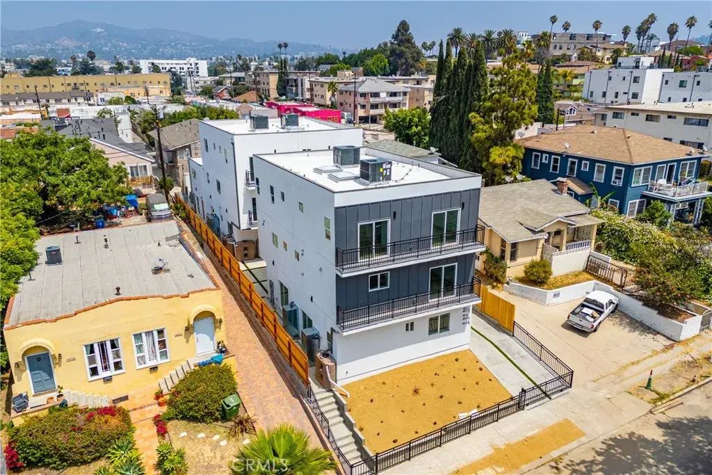 4511 Rosewood Avenue, Los Angeles