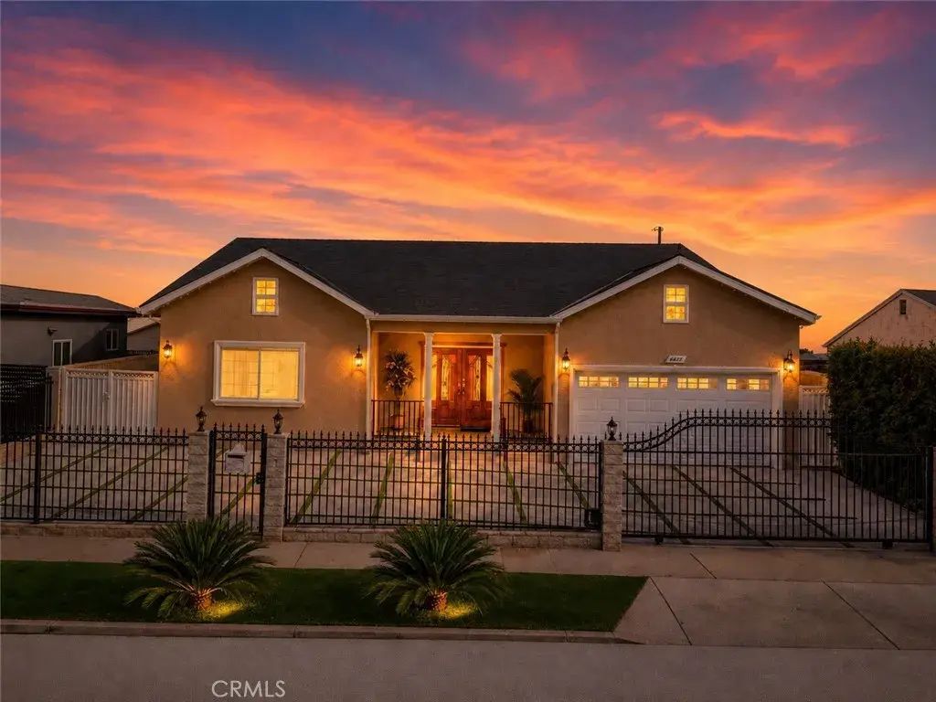 8018 Matilija, Panorama City