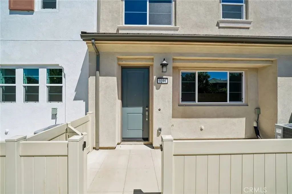 9194 Waverly Lane, Riverside