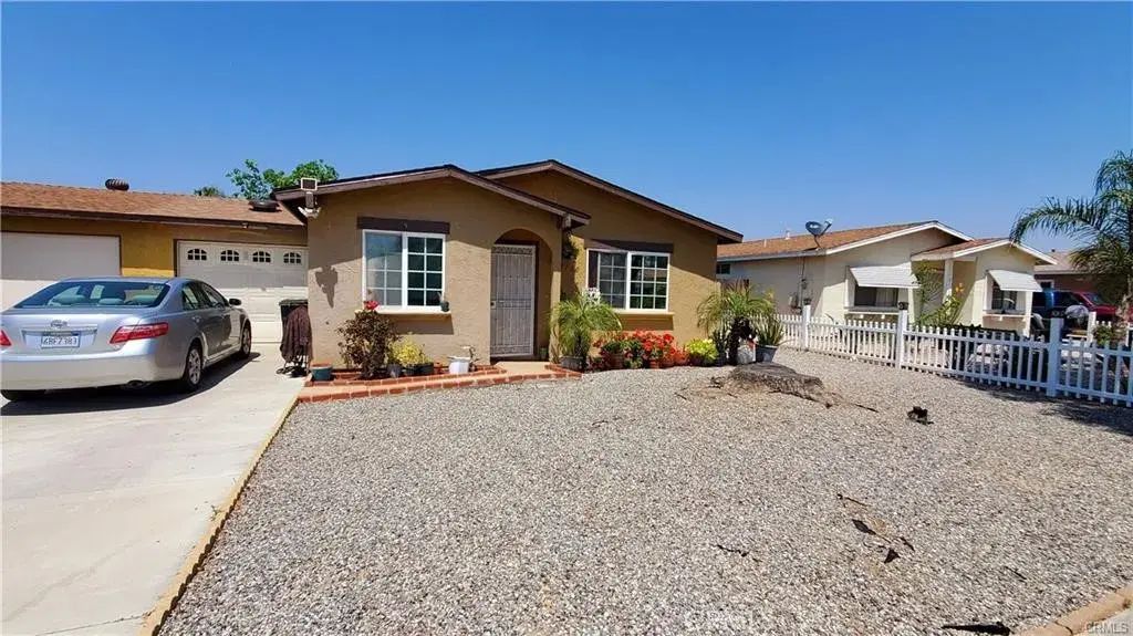 2130 Avenida Estrada, Hemet