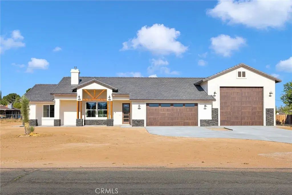 13710 Iroquois Road, Apple Valley