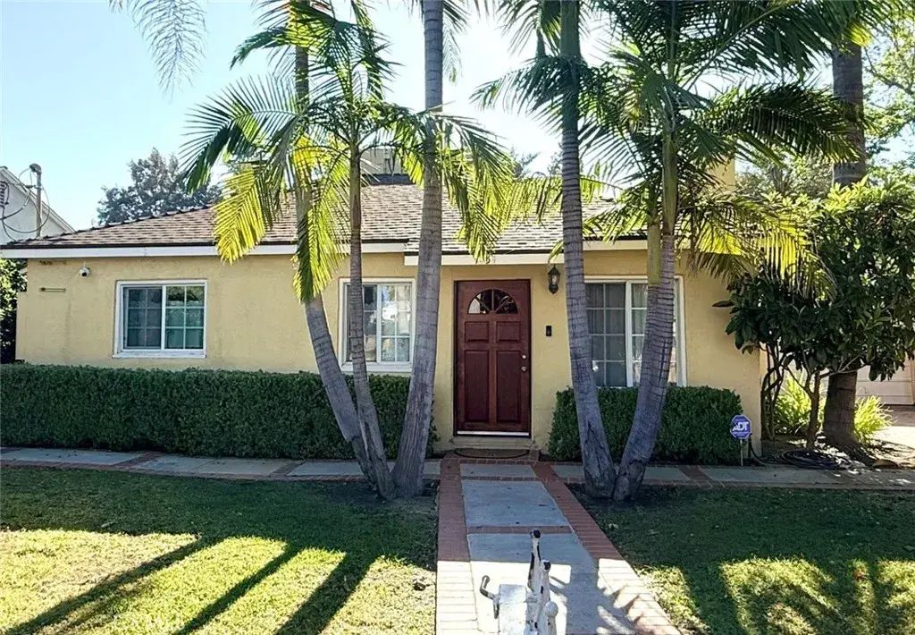 7454 Darby Avenue, Reseda
