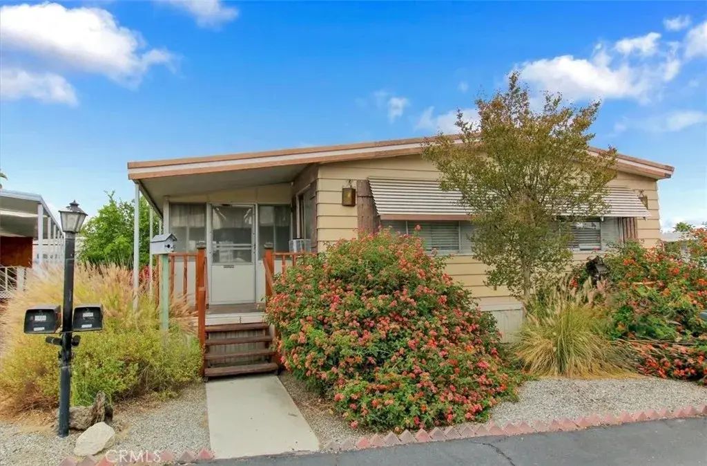 332 N Lyon 76, Hemet