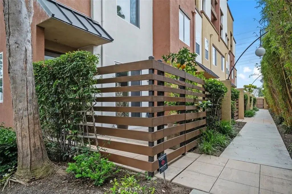1608 W Artesia Square, Gardena