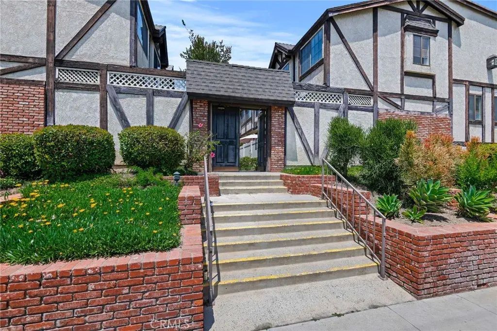 20737 Roscoe Boulevard 703, Winnetka