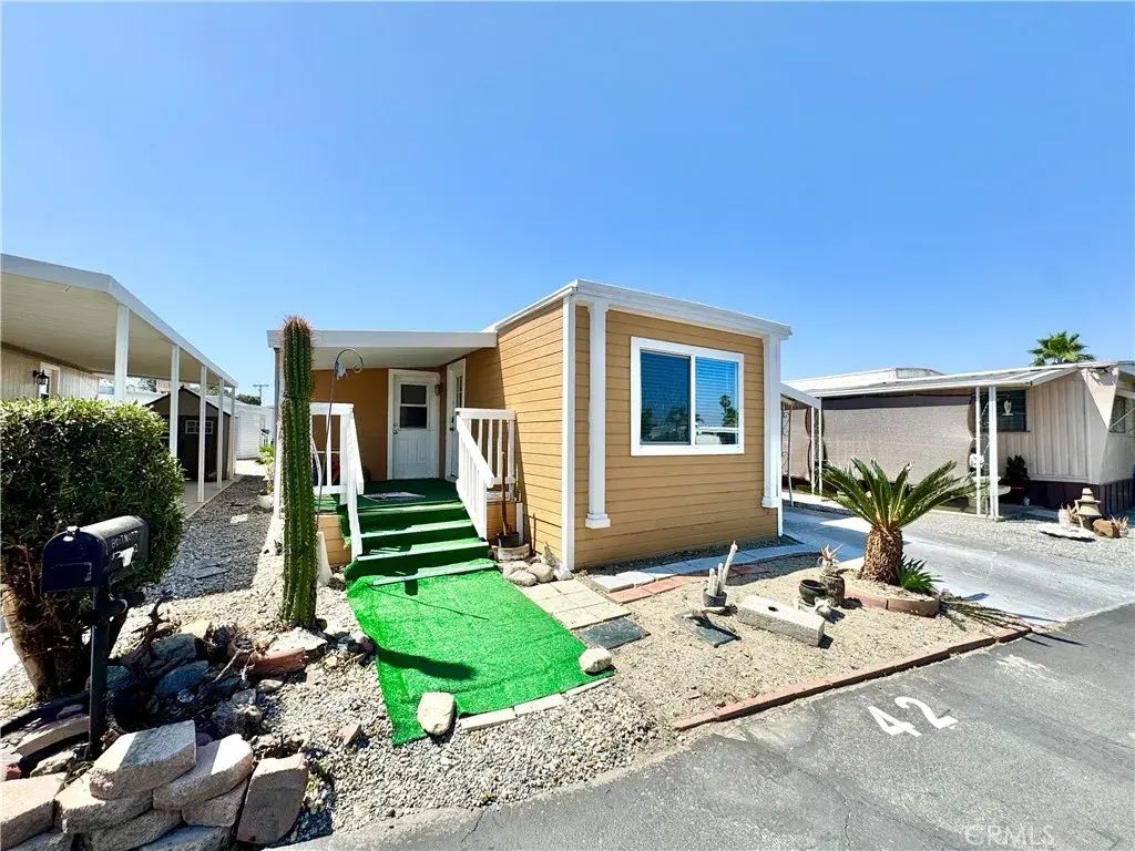 999 Santa Fe Ave 42, San Jacinto