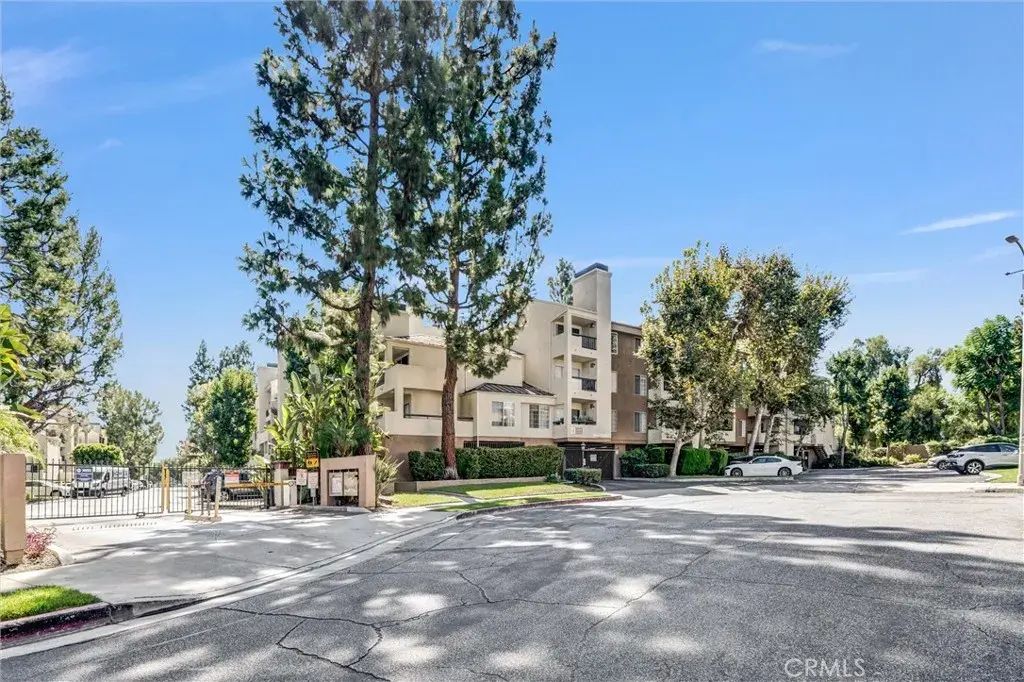 5500 Owensmouth Ave 122, Woodland Hills