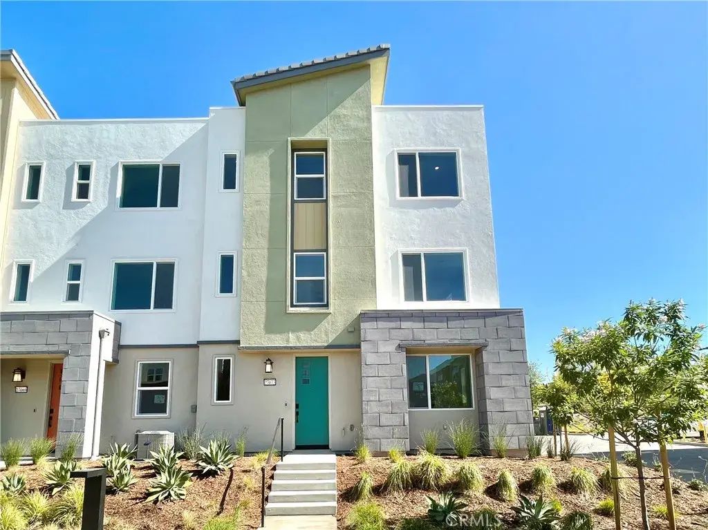 27073 Tanager Lane, Valencia