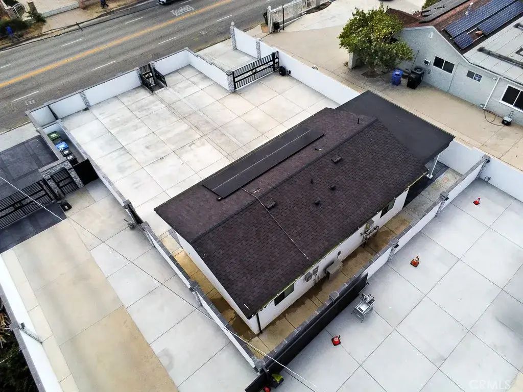 13310 Glenoaks Boulevard, Sylmar