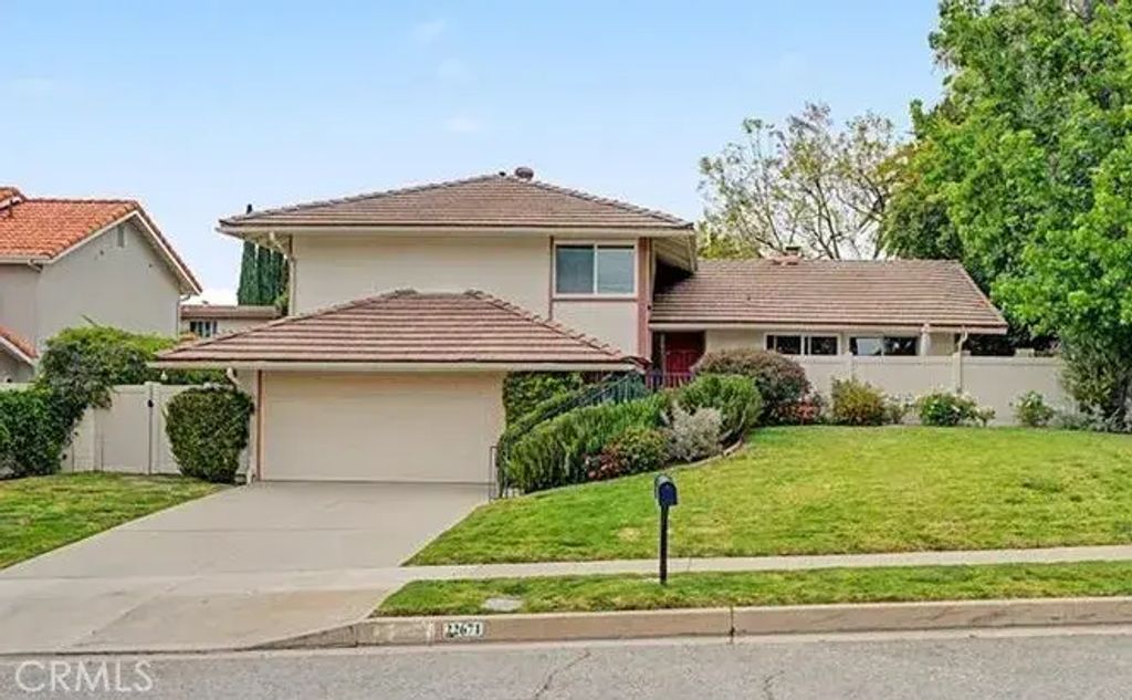 22671 Town Crier, Calabasas