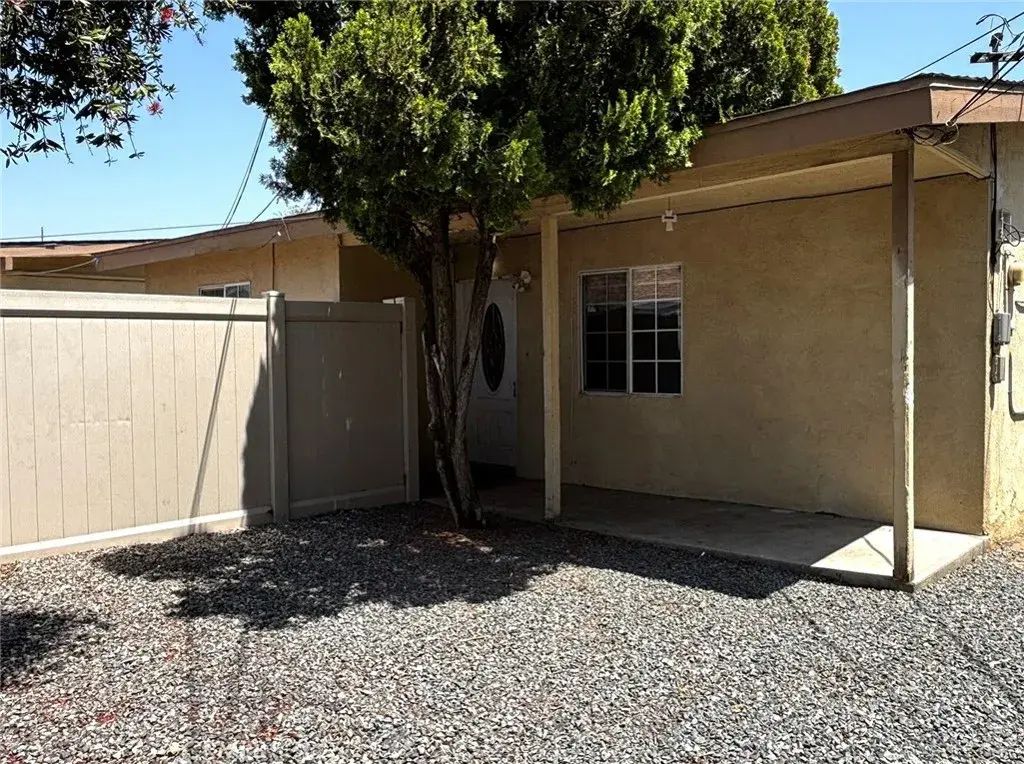8876 Cypress Avenue 3, Riverside