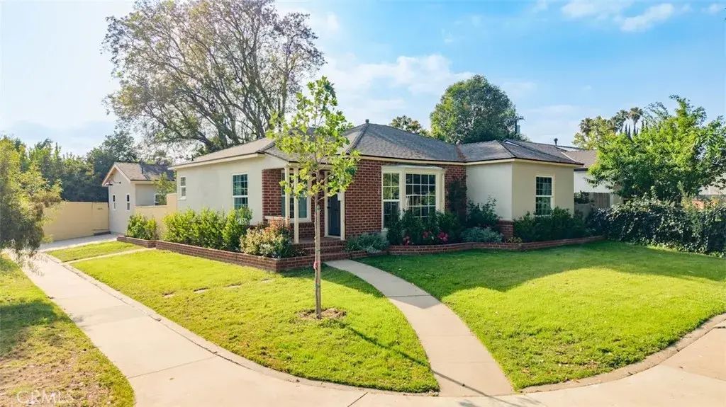 6525 Ruffner Avenue, Lake Balboa