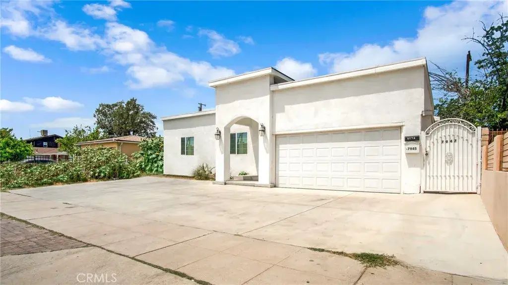 7945 Woodman Avenue, Panorama City