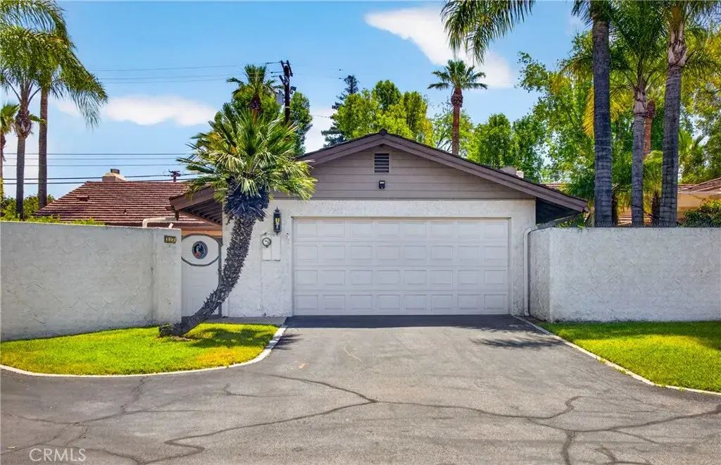 17 W Palm Lane, Redlands