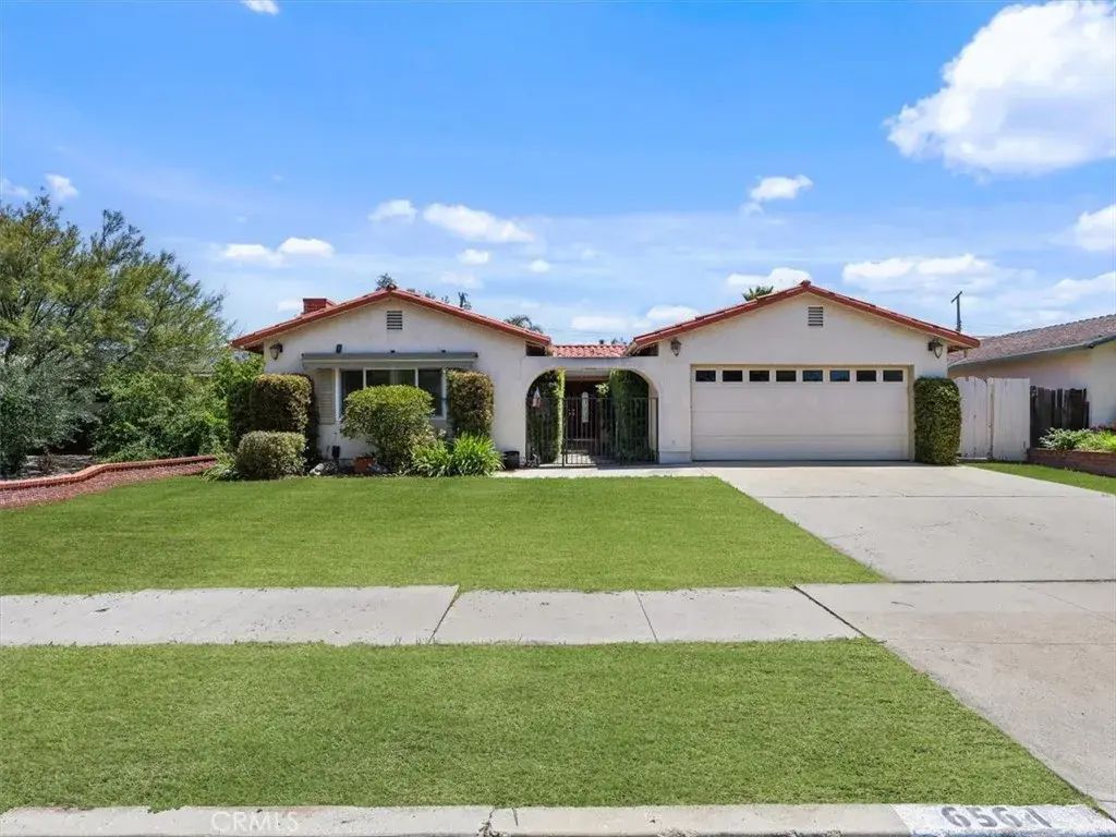 6564 Cleomoore, West Hills