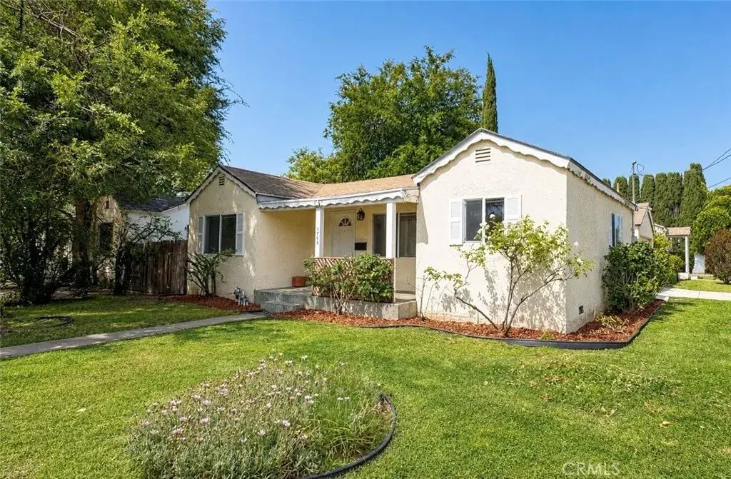 5759 Hazeltine, Van Nuys