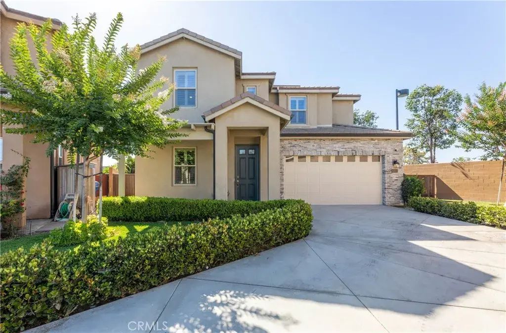 6301 Rancho Caballo, Paramount