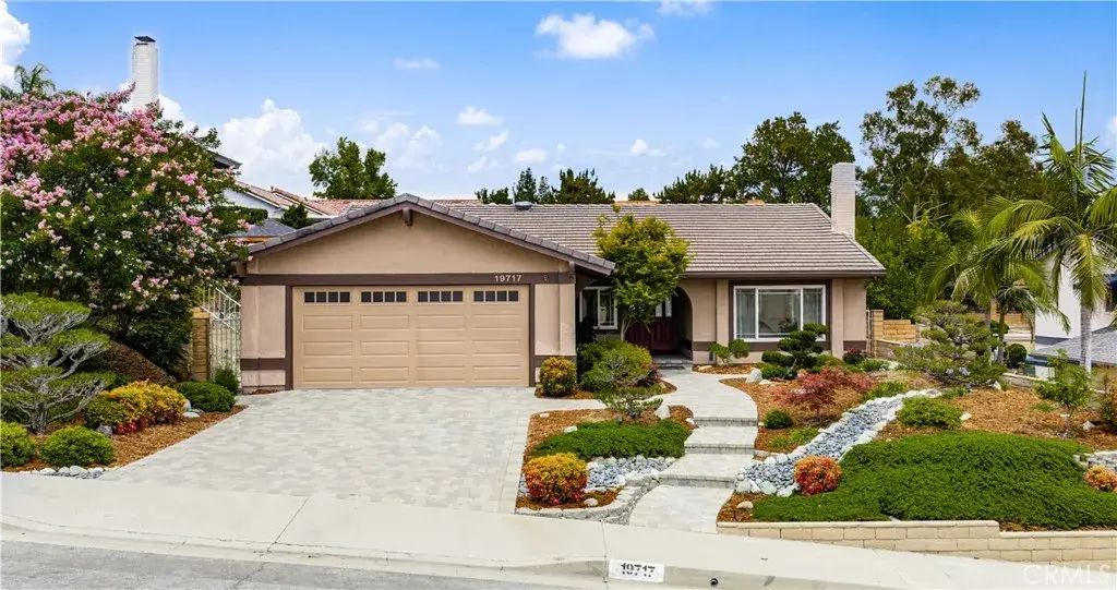 19717 Los Pinos, Walnut