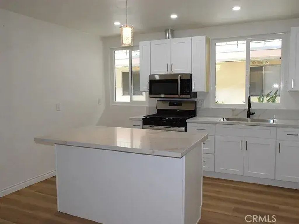 1148 W Civic Center 12, Santa Ana