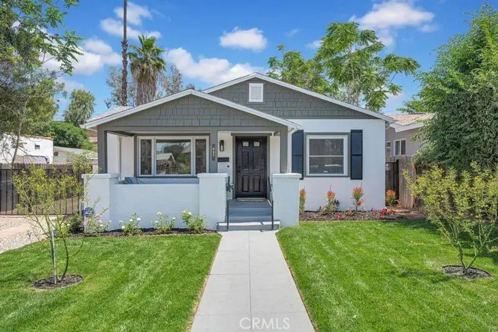 527 University Place, Redlands