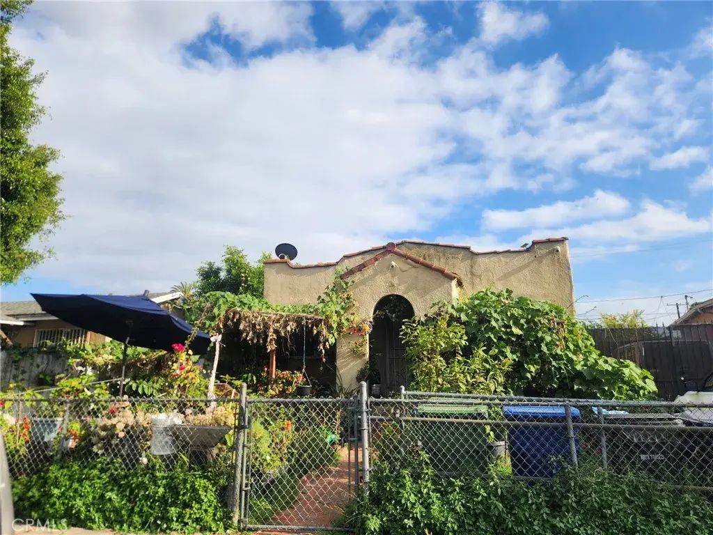 806 E 105th Street, Los Angeles